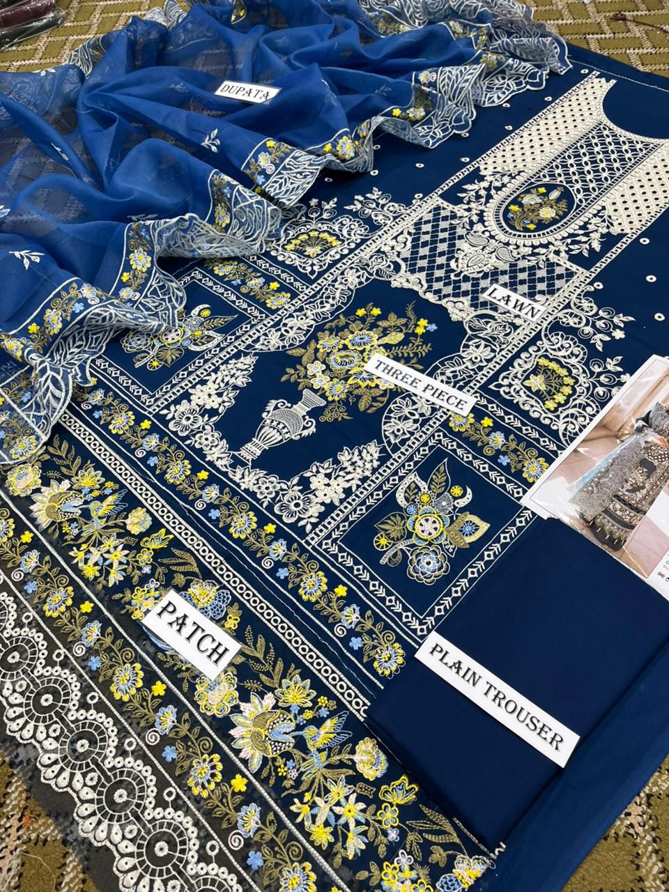 3 Piece - Embroidered Lawn Suit With Chiffon Emb Dupatta AL-840B